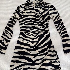 H&M Black and White Animal Print Long Sleeve Dress